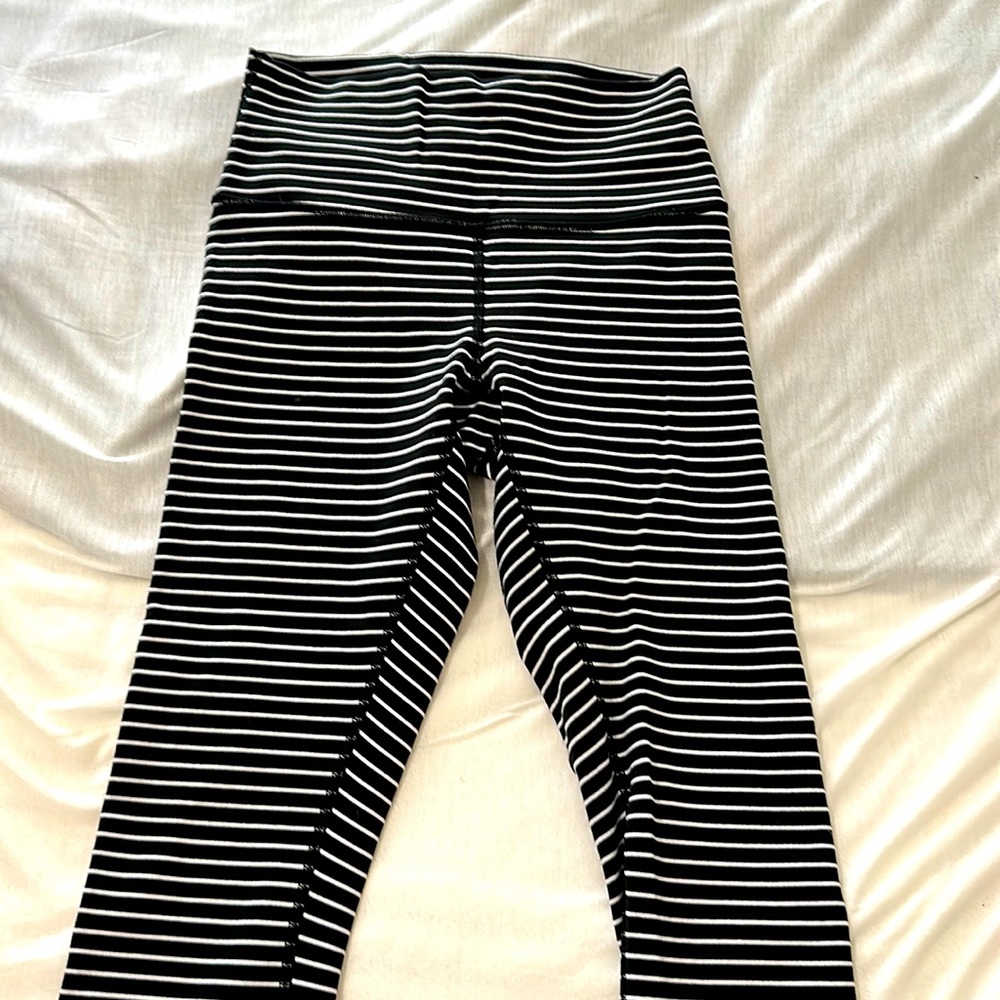 🍋Rare striped Lululemon size 6